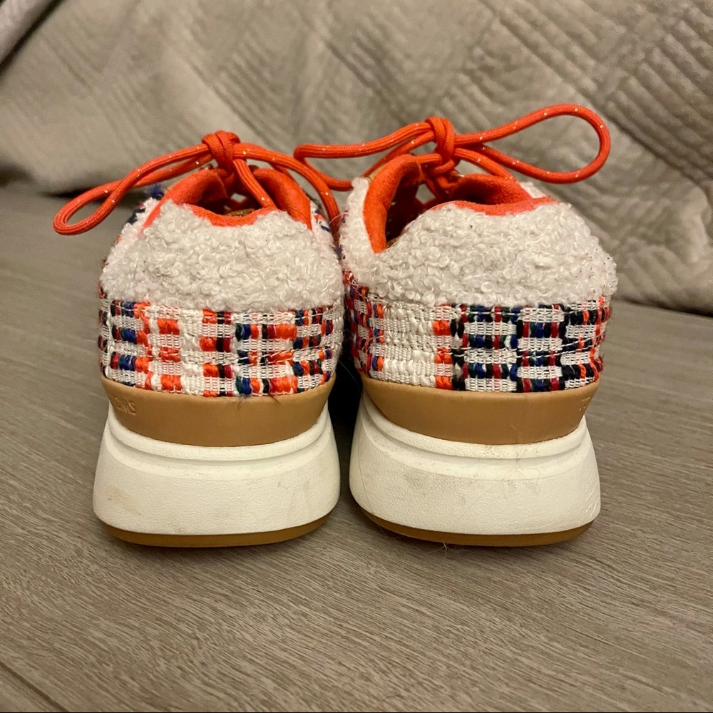 Toms sneakers